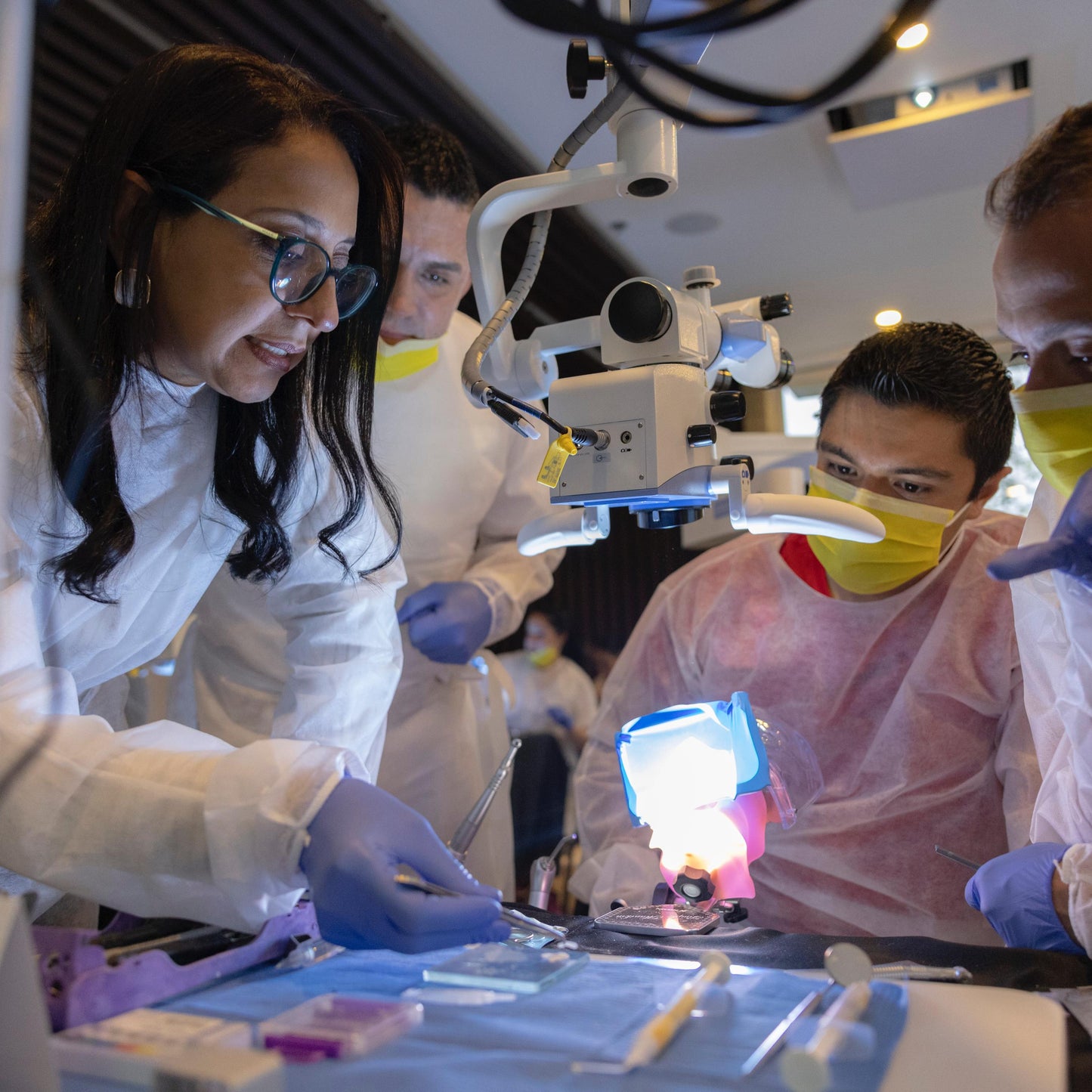 Endodoncia Regenerativa y manejo del diente inmaduro. Inversión 1.600 USD  (RESERVA con 400 USD).